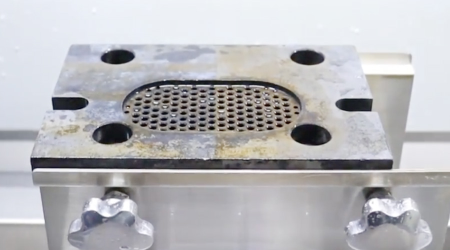 Clean the filter screen of the extruder